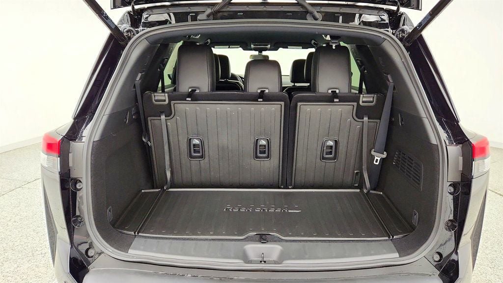 Used 2025 Nissan Pathfinder Rock Creek AWD/4WD image 21