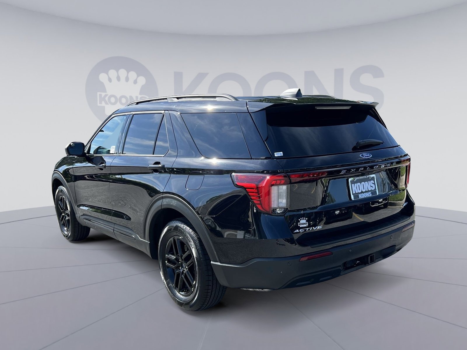 Used 2026 Ford Explorer Active AWD/4WD image 4