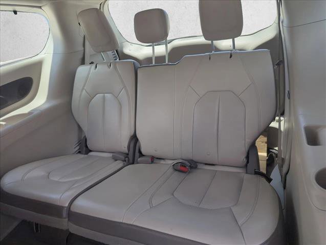 Used 2017 Chrysler Pacifica Touring-L Plus w/ Tire & Wheel Group image 22