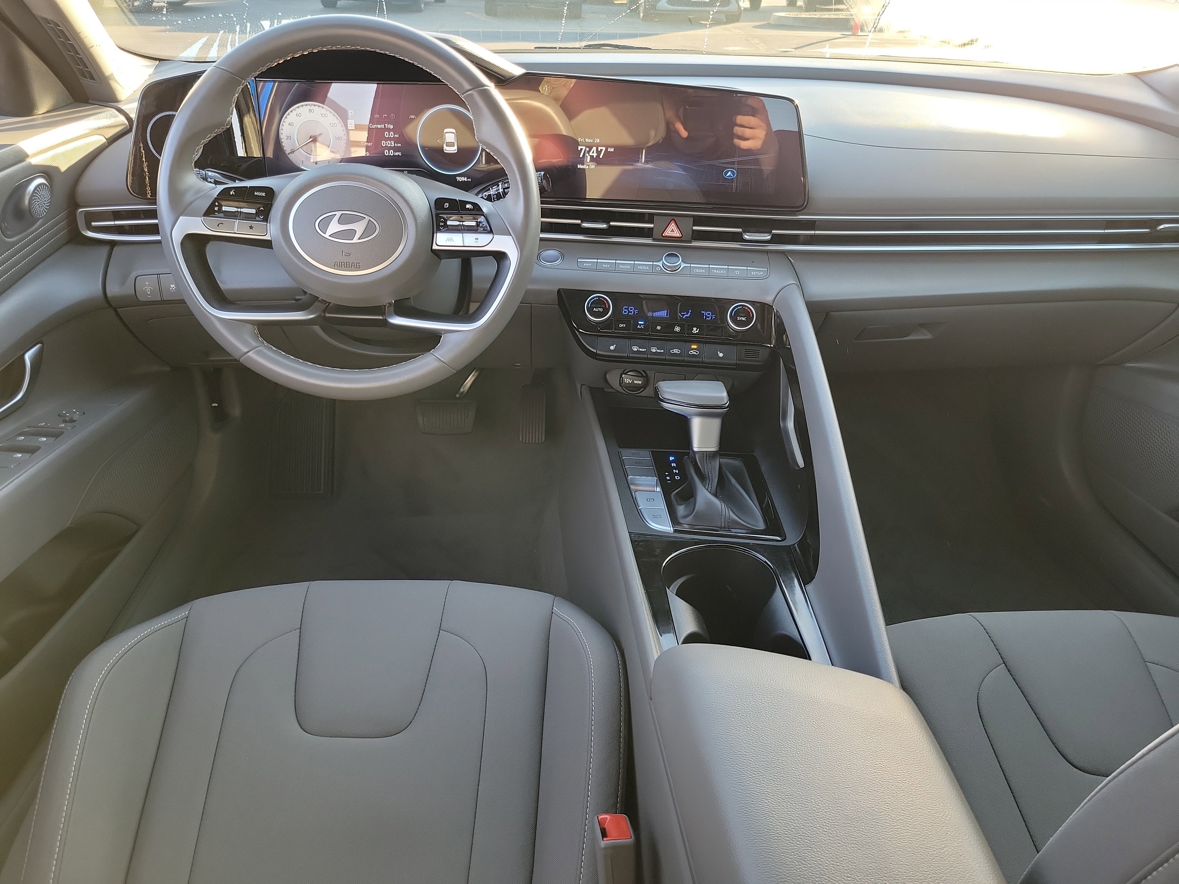 Certified 2025 Hyundai Elantra SEL image 6