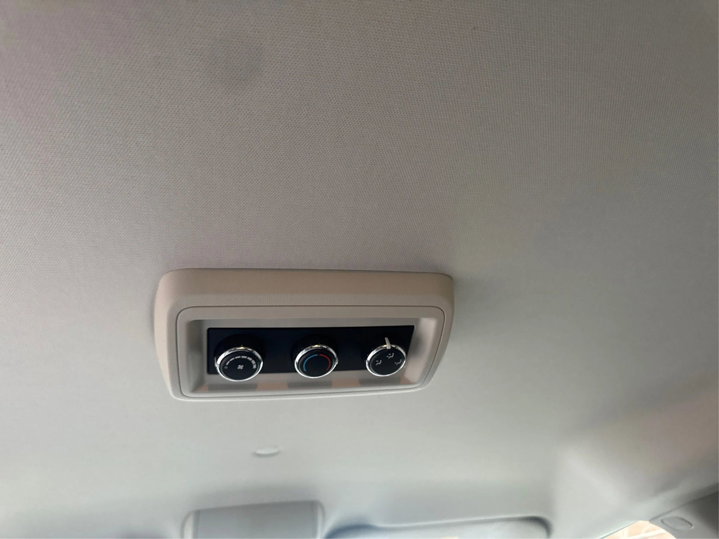 Used 2012 Dodge Grand Caravan SXT w/ UConnect Hands-Free Group image 28