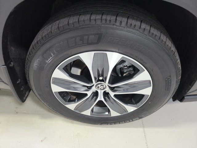 Used 2026 Toyota Highlander XLE AWD/4WD image 39