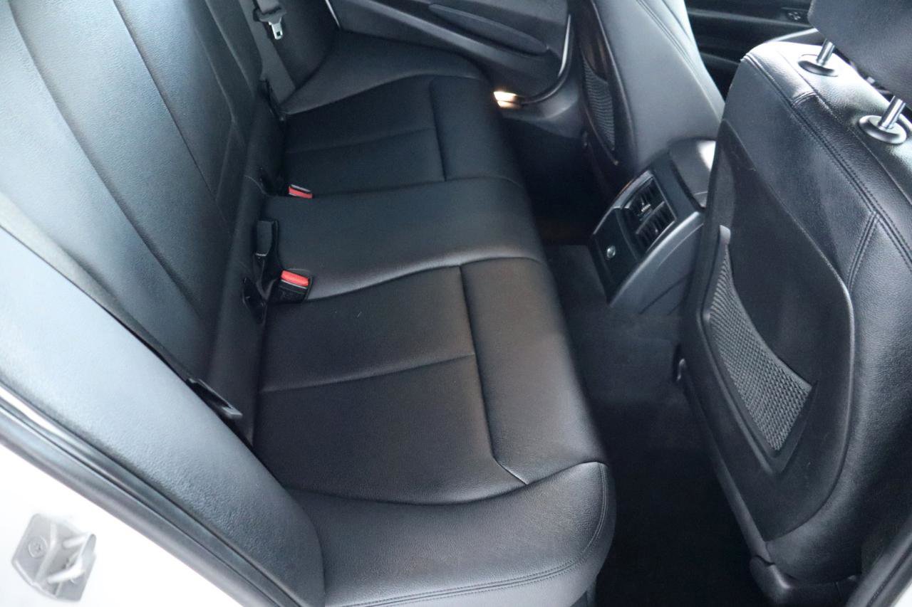 Used 2017 BMW 330i xDrive Sedan AWD/4WD image 36