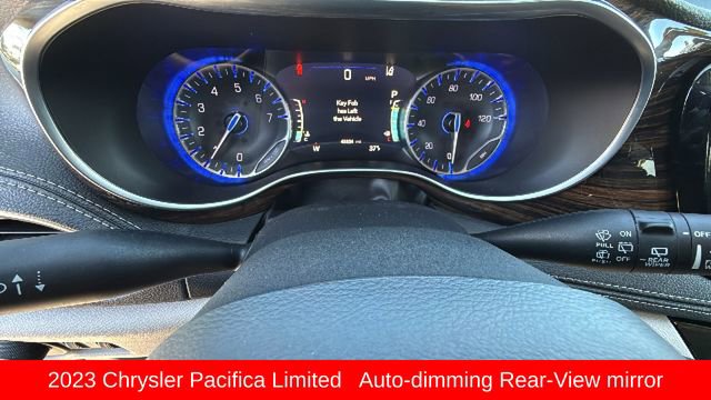 Used 2023 Chrysler Pacifica Limited FWD image 21