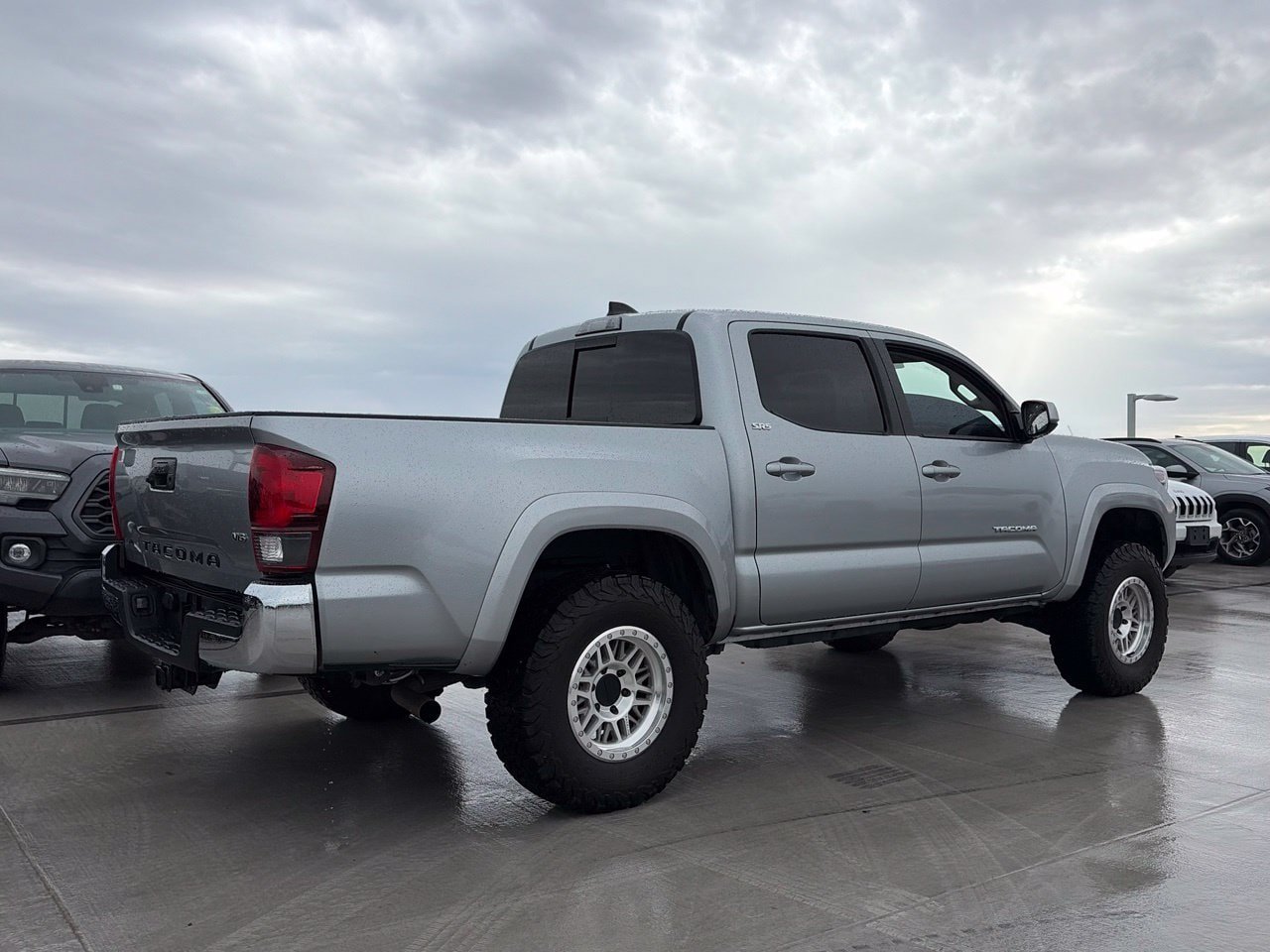 Used 2022 Toyota Tacoma SR5 RWD image 3
