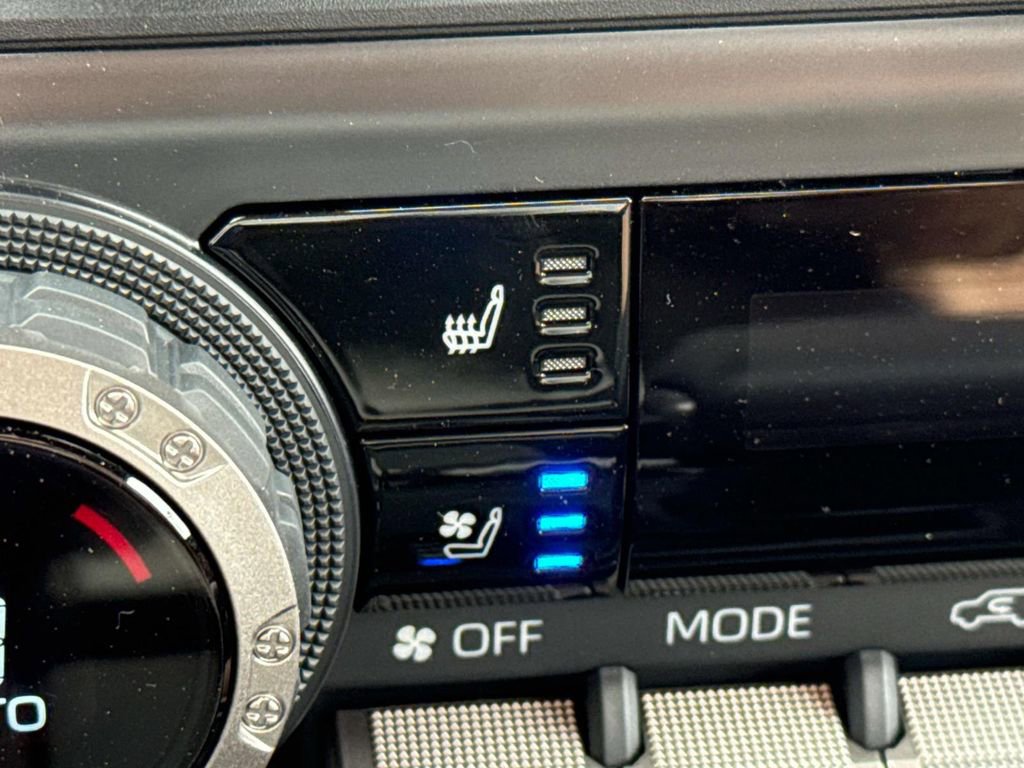 Used 2025 Toyota 4Runner Limited image 18