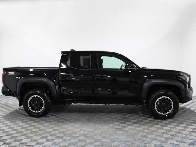 Certified 2025 Toyota Tacoma TRD Off-Road AWD/4WD image 7