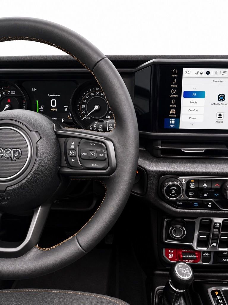 Used 2024 Jeep Wrangler Unlimited AWD/4WD image 35