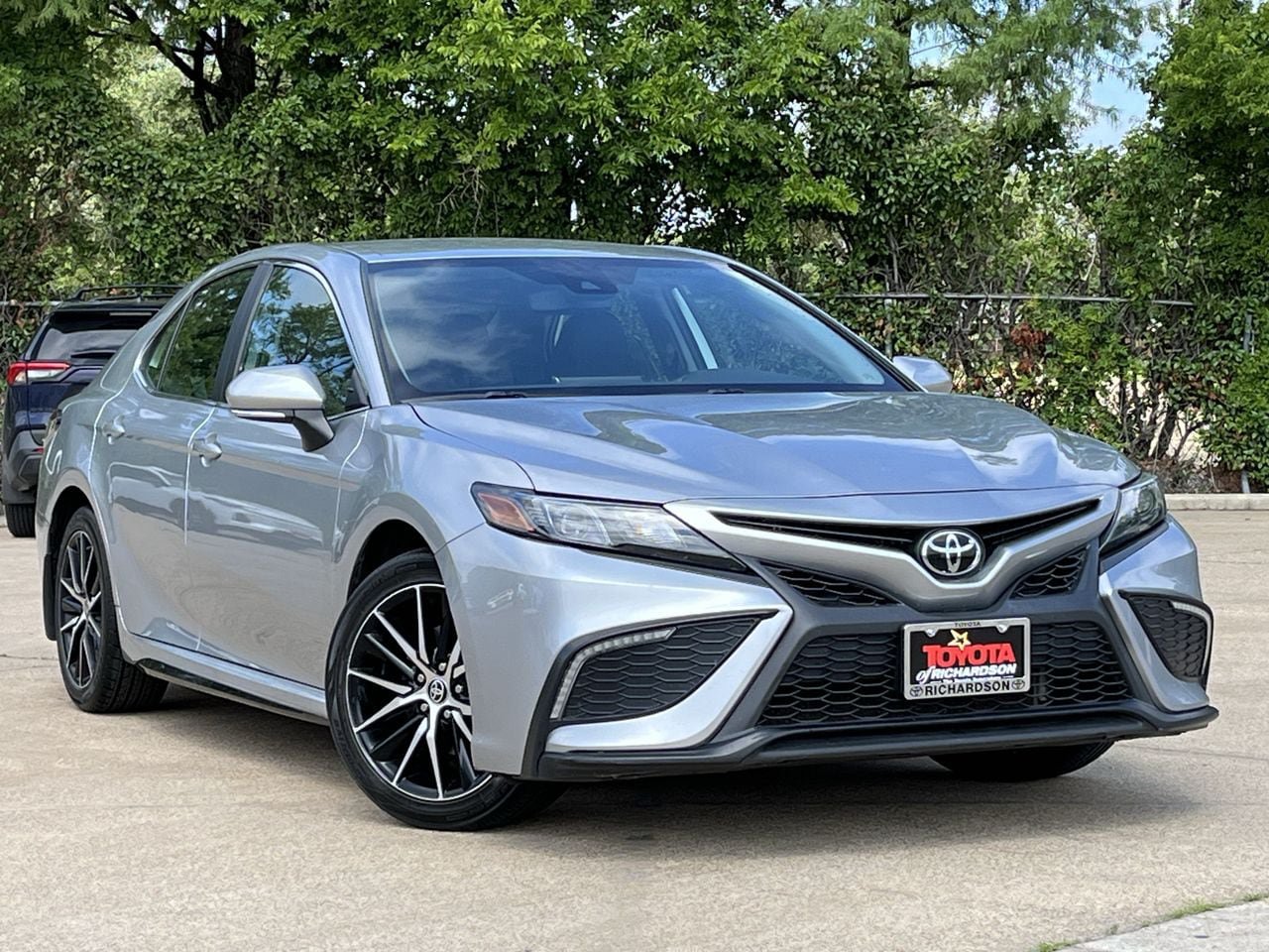 Used 2024 Toyota Camry SE FWD image 2