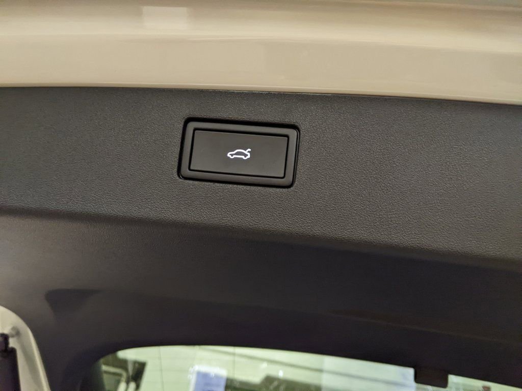 New 2026 Volkswagen Tiguan SE R-Line image 29