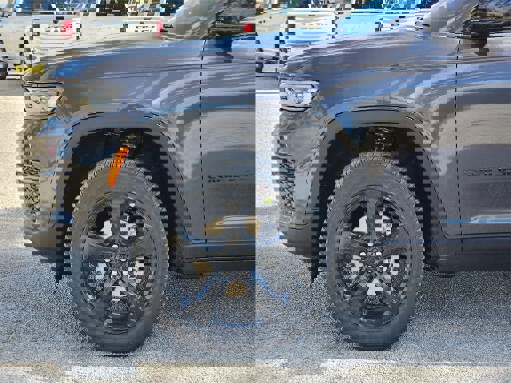 New 2025 Jeep Grand Cherokee Altitude image 5