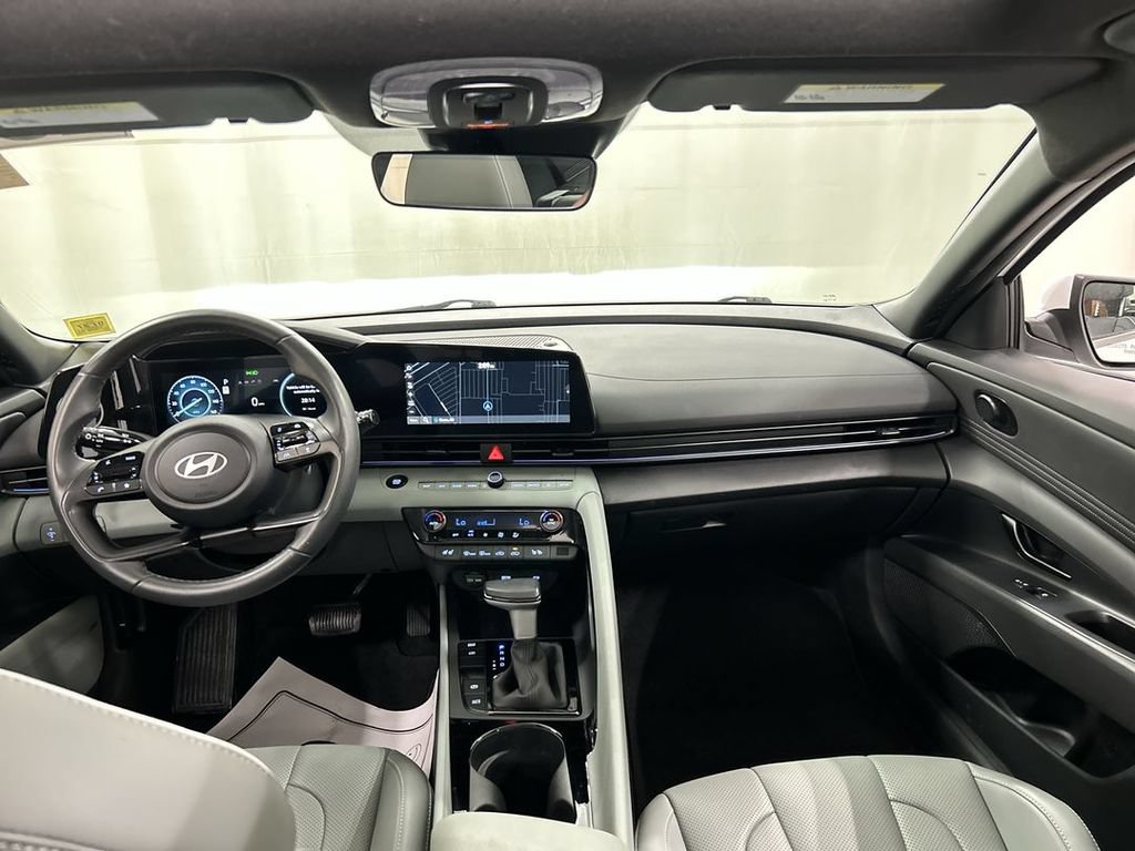 Used 2025 Hyundai Elantra Limited FWD image 19
