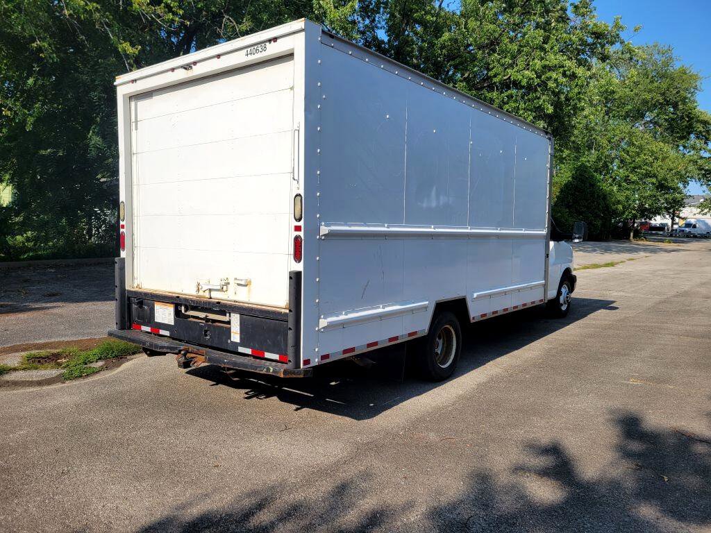 Used 2016 GMC Savana 3500 Extended image 3