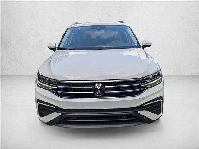 Used 2024 Volkswagen Tiguan SE FWD image 2