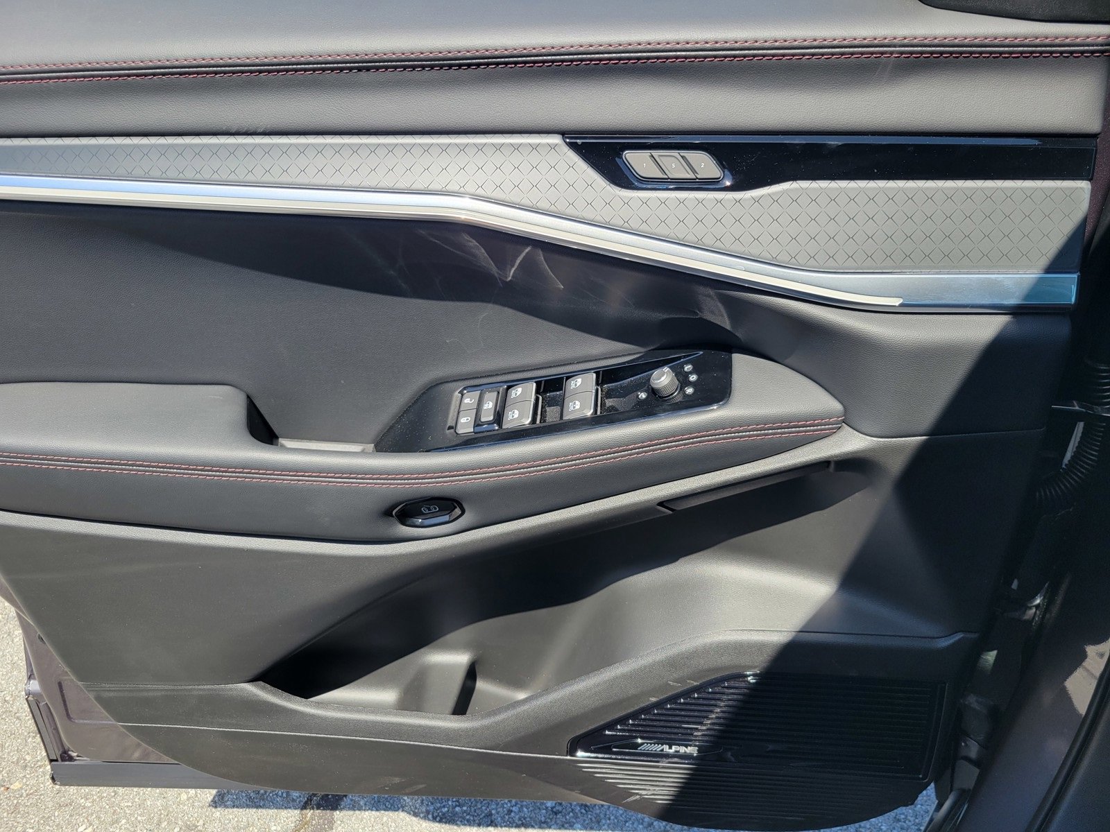 New 2025 Jeep Wagoneer Limited image 21