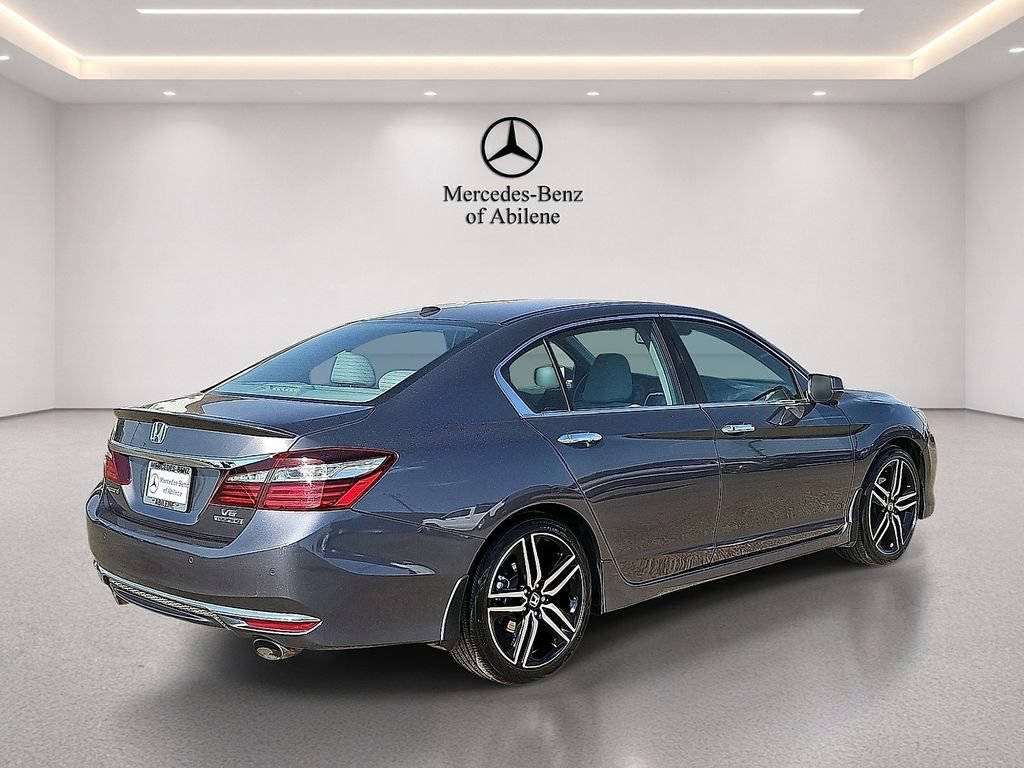 Used 2017 Honda Accord Touring image 8
