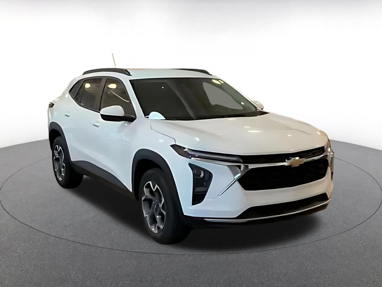 Used 2026 Chevrolet Trax LT FWD image 3