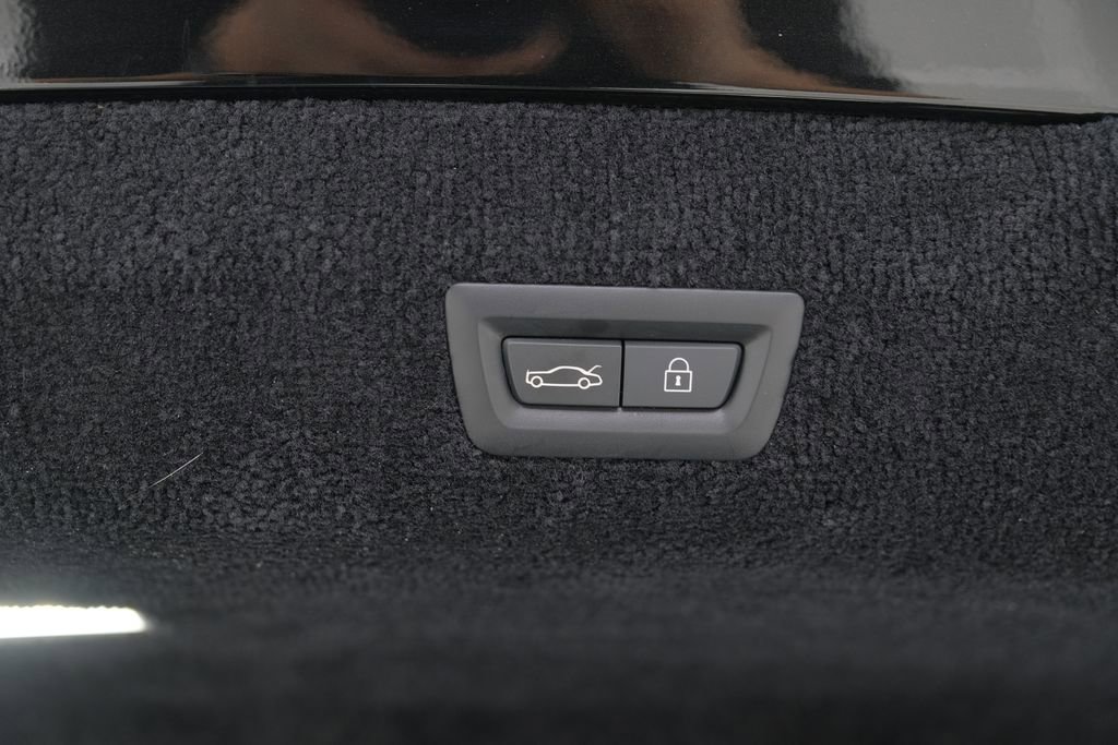 Used 2023 Rolls-Royce Phantom Sedan w/ The Phantom Package image 71