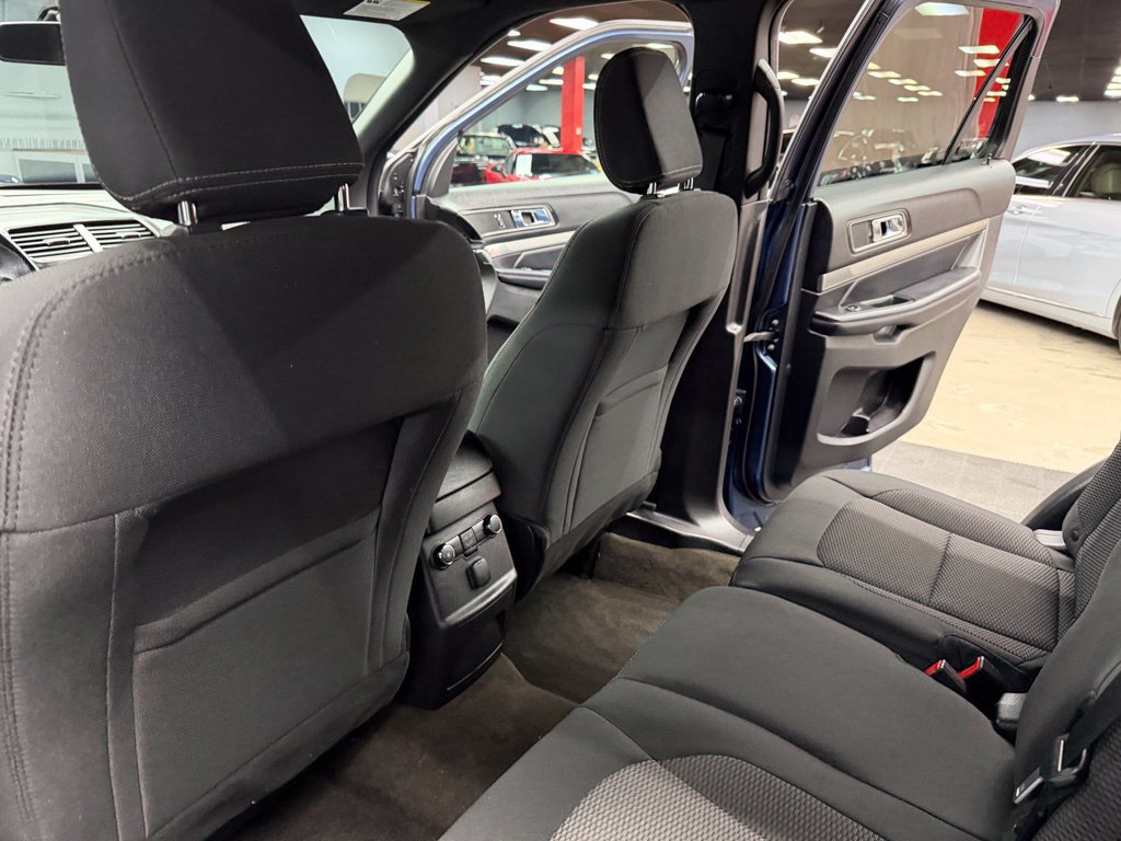 Used 2018 Ford Explorer XLT FWD image 38