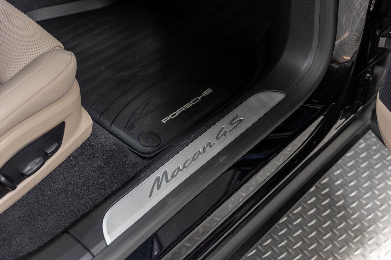 Used 2025 Porsche Macan 4S Electric AWD/4WD image 85