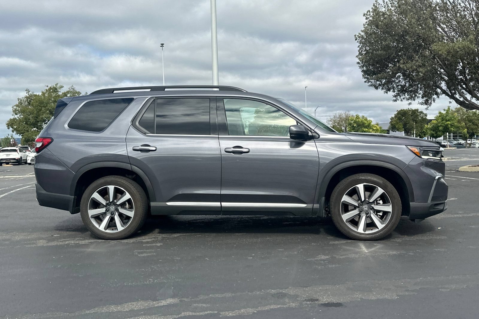 Used 2024 Honda Pilot Touring image 3