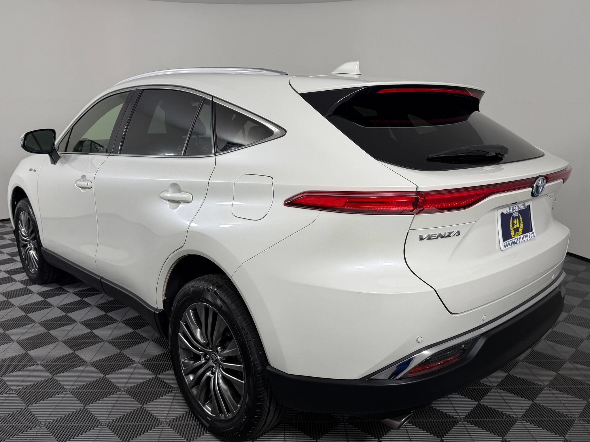 Used 2021 Toyota Venza XLE AWD/4WD image 7