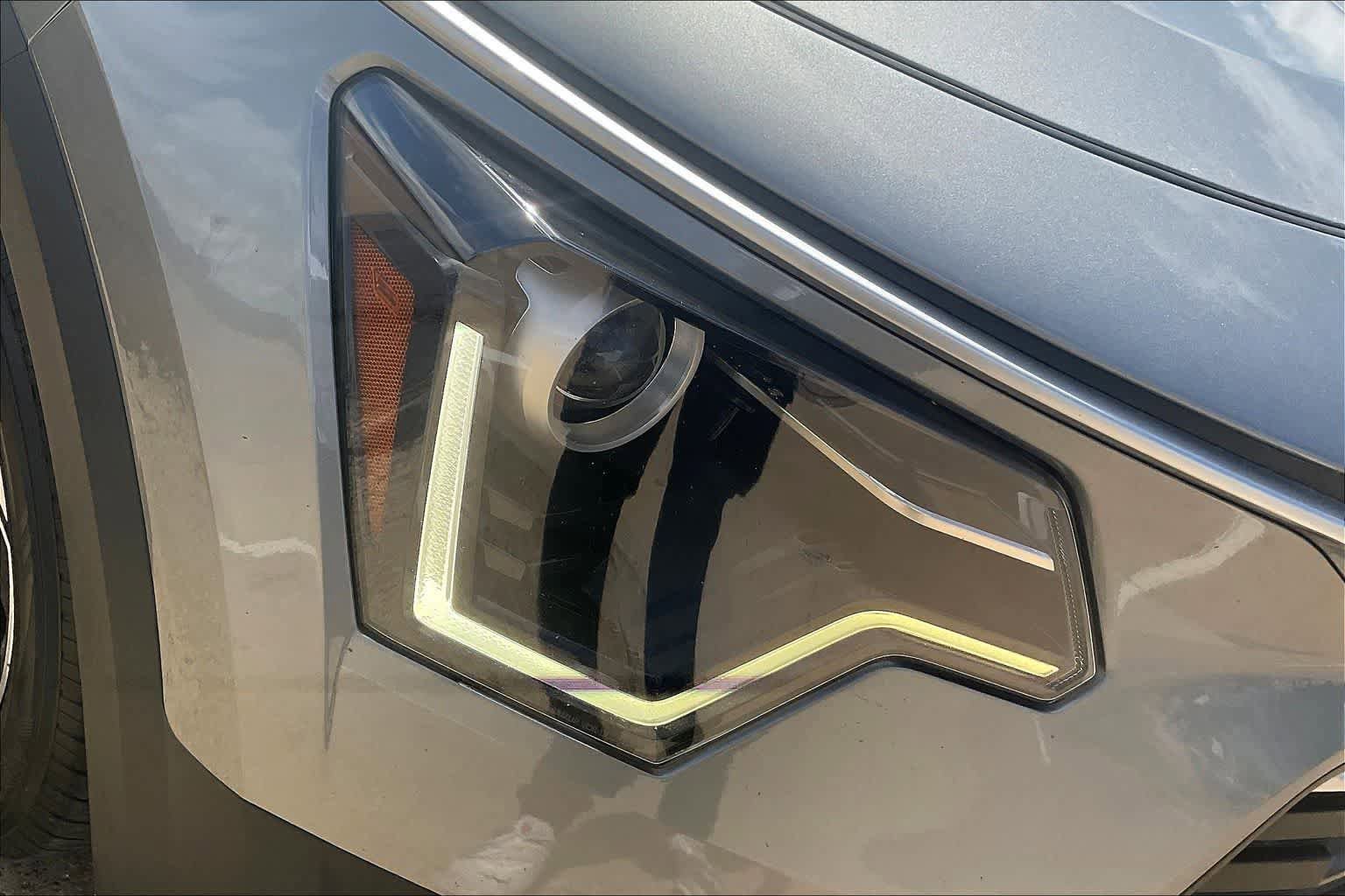 Used 2024 Kia Niro EX image 30