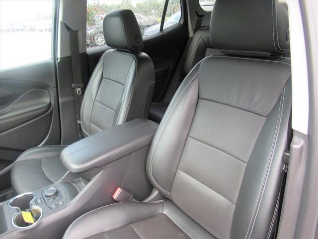 Used 2023 GMC Terrain SLT w/ Tech Package FWD image 18