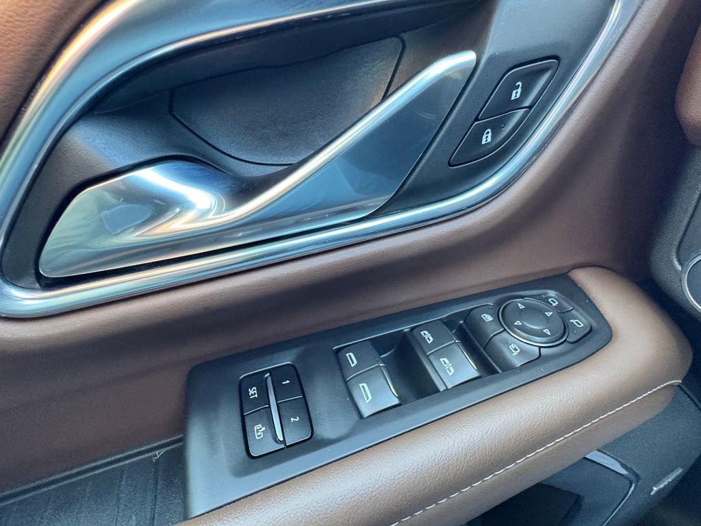 Used 2022 Chevrolet Suburban High Country AWD/4WD image 31