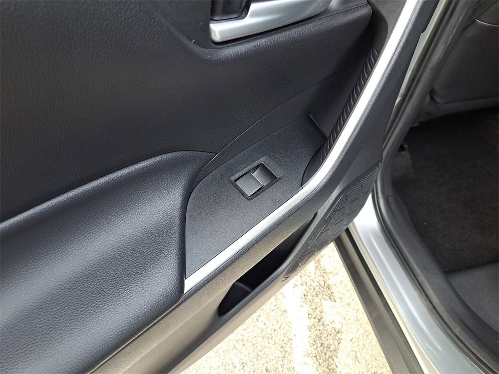 Used 2023 Toyota RAV4 XLE Premium image 11