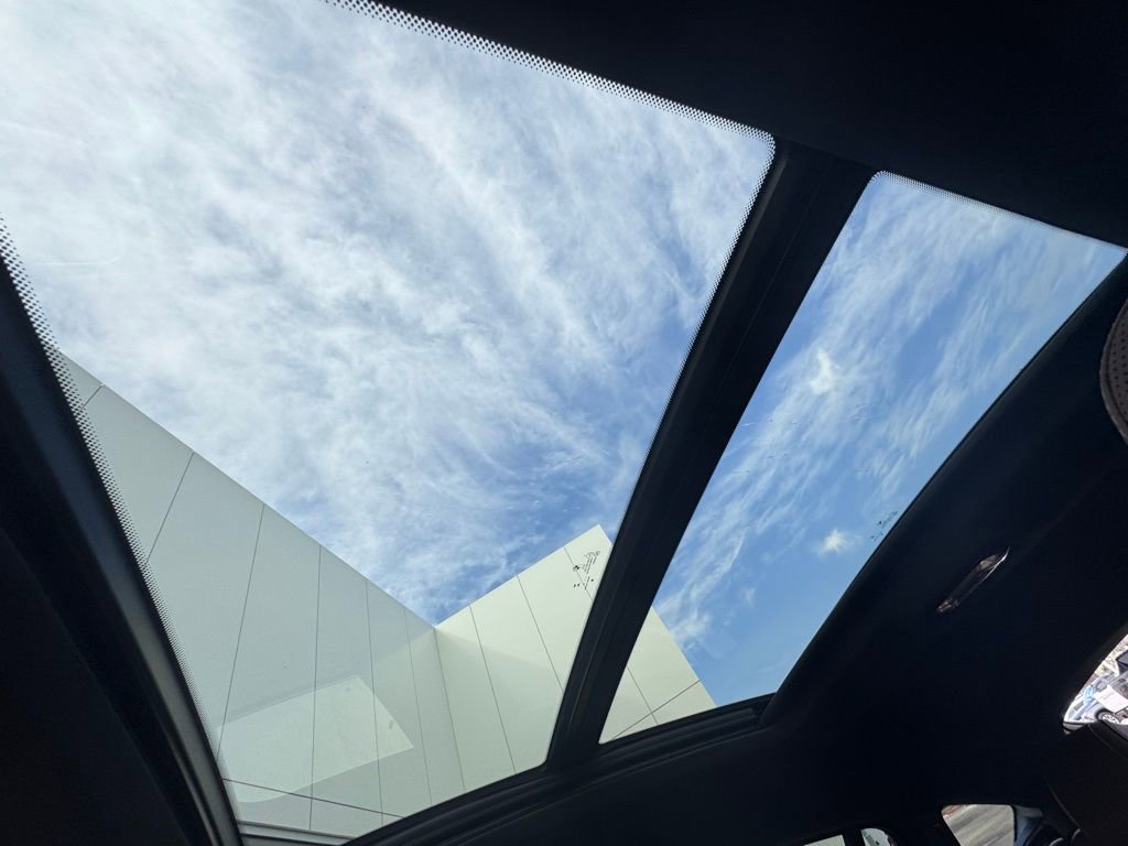 Used 2025 BMW X6 M60i w/ Parking Assistance Package image 31