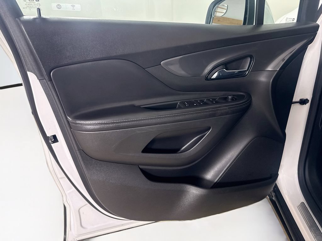 Used 2021 Buick Encore Preferred AWD/4WD image 11