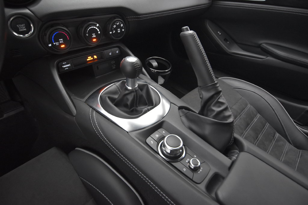 Certified 2025 MAZDA MX-5 Miata RF Club RWD image 35