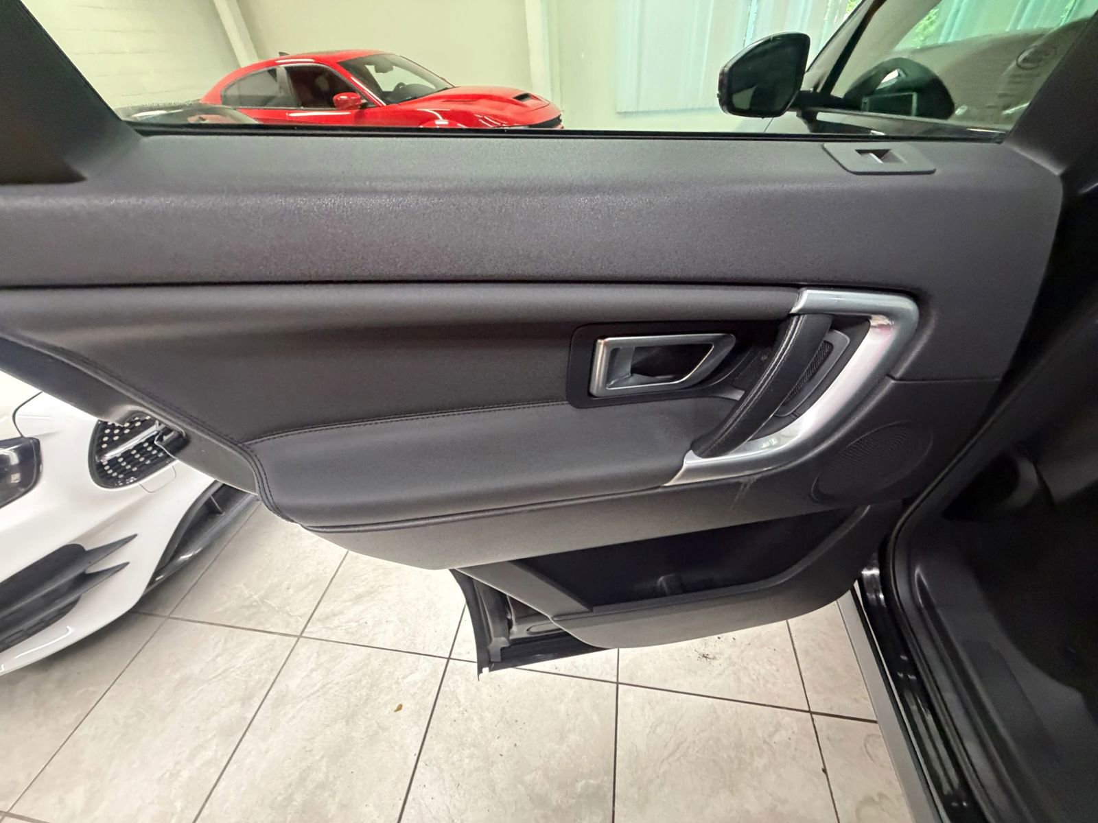 Used 2016 Land Rover Discovery Sport HSE AWD/4WD image 15