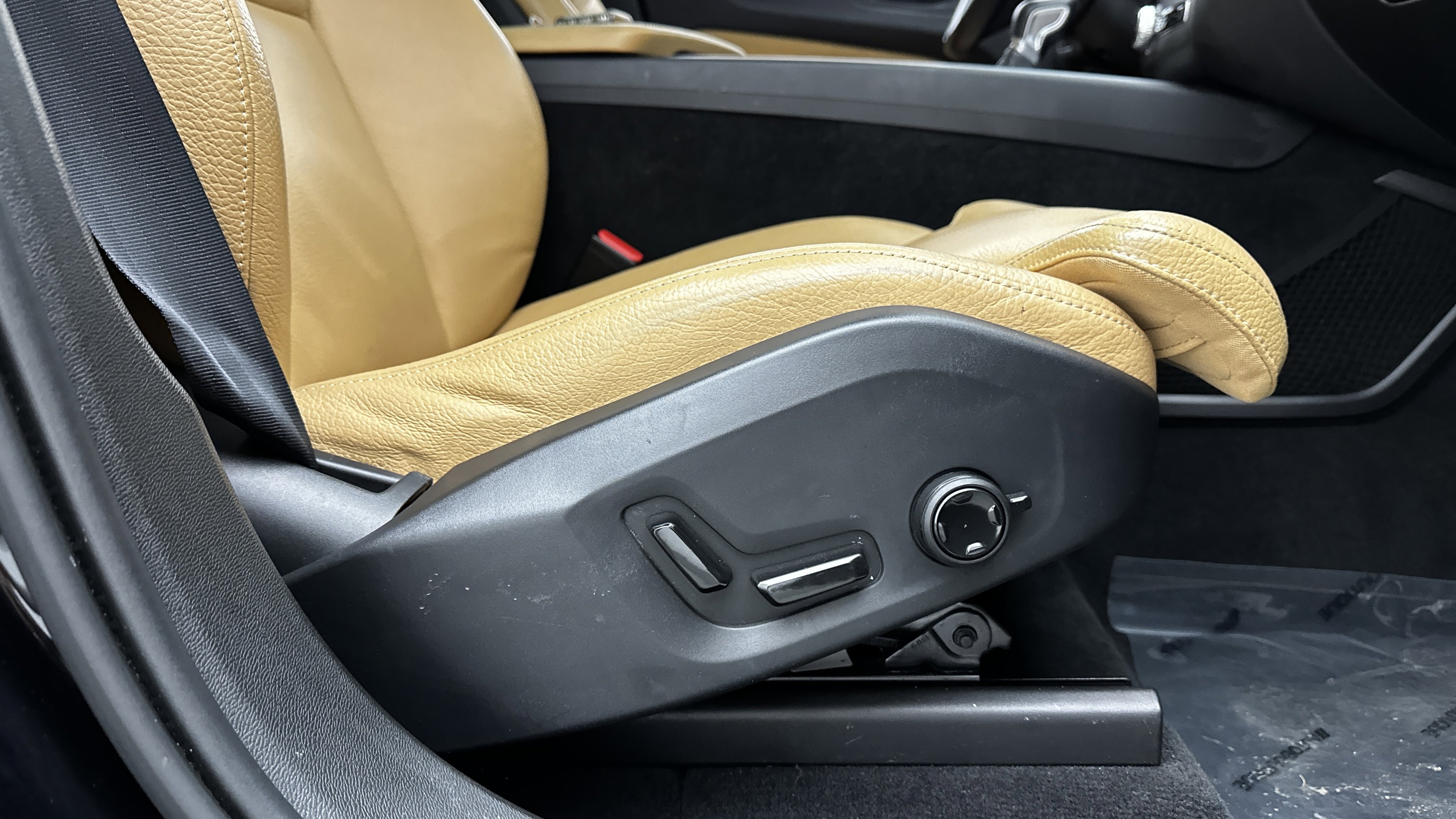 Used 2019 Volvo XC60 T6 Inscription w/ Protection Package Premier image 41