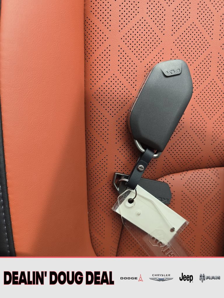 Used 2025 Kia Carnival SX FWD image 30