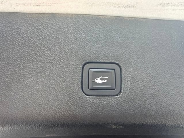 Used 2019 Chevrolet Traverse LT w/ LT Premium Package AWD/4WD image 14