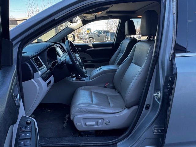 Used 2014 Toyota Highlander XLE AWD/4WD image 7