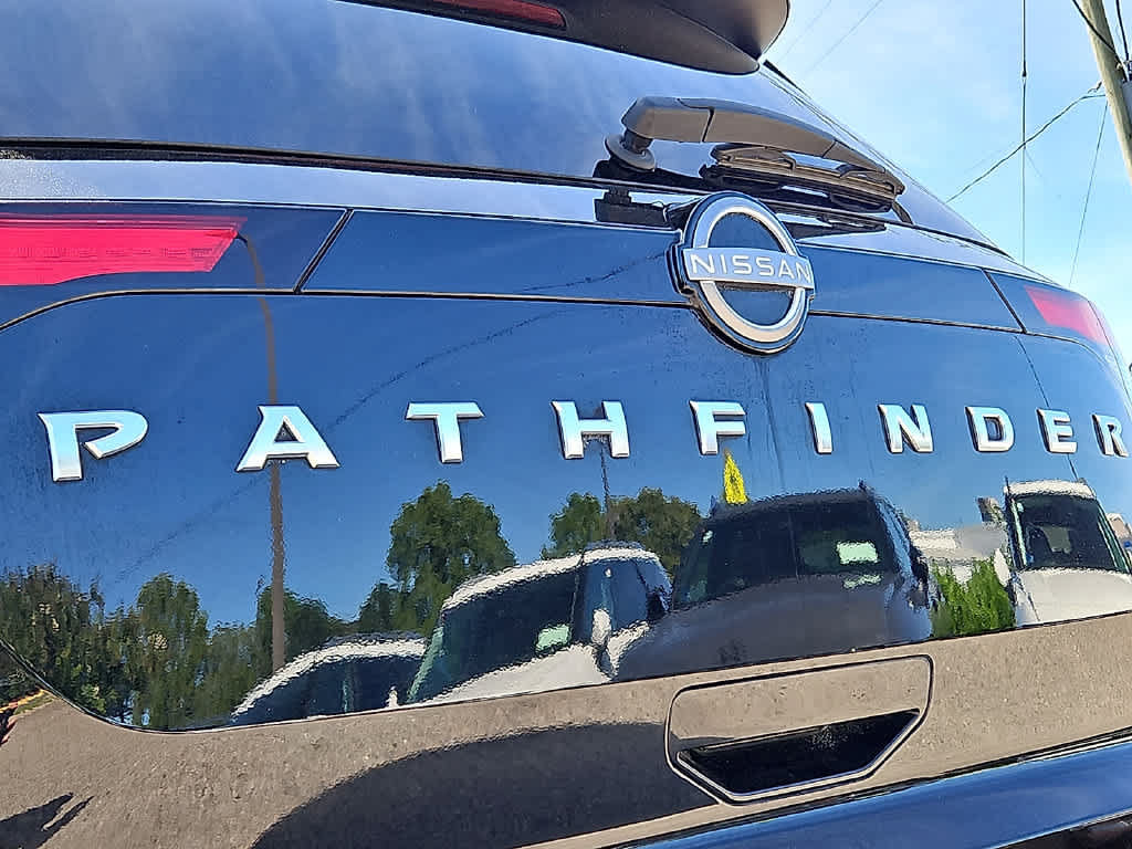 Used 2025 Nissan Pathfinder SV FWD image 31