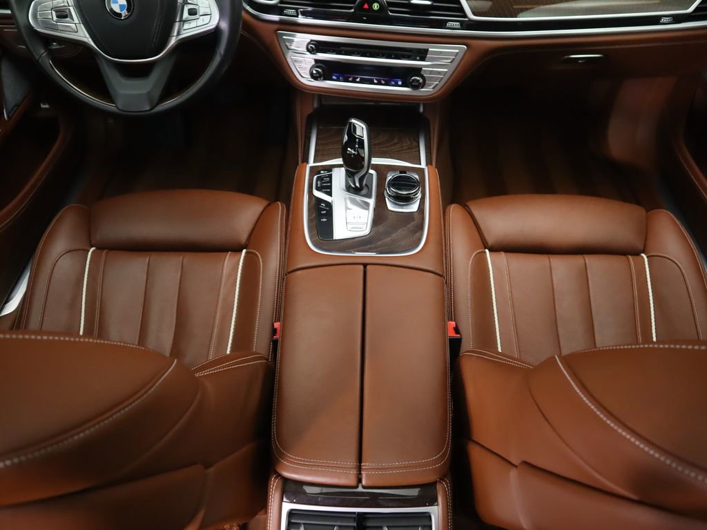 Used 2019 BMW 750i w/ Executive Package image 17