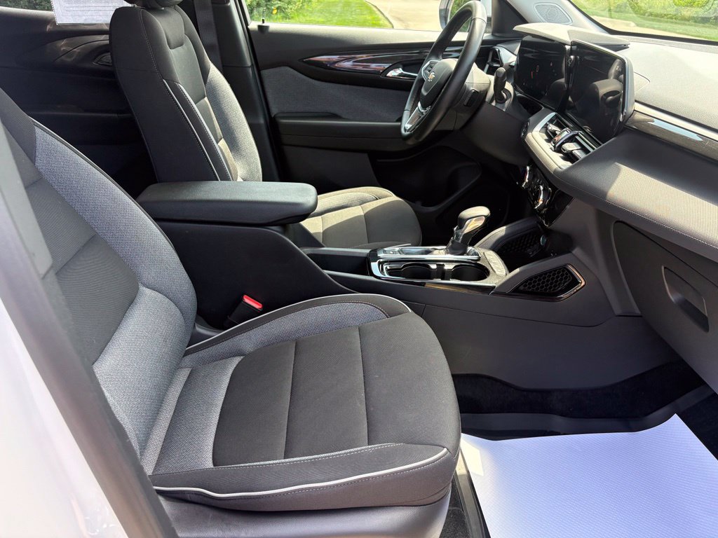Used 2026 Chevrolet TrailBlazer LT w/ LT Cold Weather Package FWD image 47