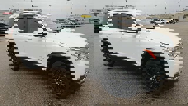 Used 2019 GMC Acadia SLT image 2