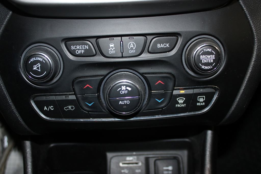 Used 2017 Jeep Cherokee Trailhawk w/ Comfort/Convenience Group image 41