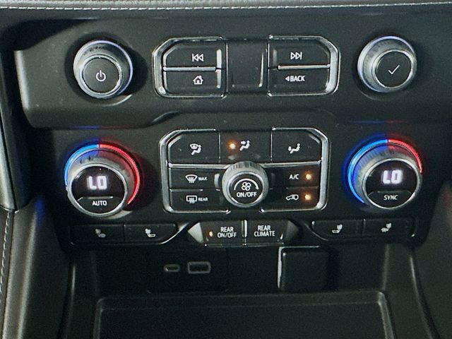 Used 2022 Chevrolet Tahoe LT w/ Luxury Package RWD image 16