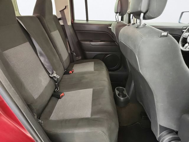 Used 2016 Jeep Patriot Latitude AWD/4WD image 23