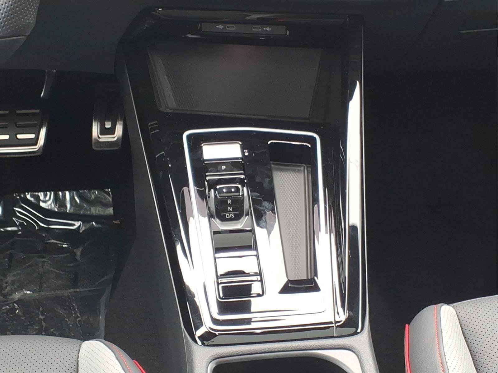 New 2026 Volkswagen GTI SE FWD image 13