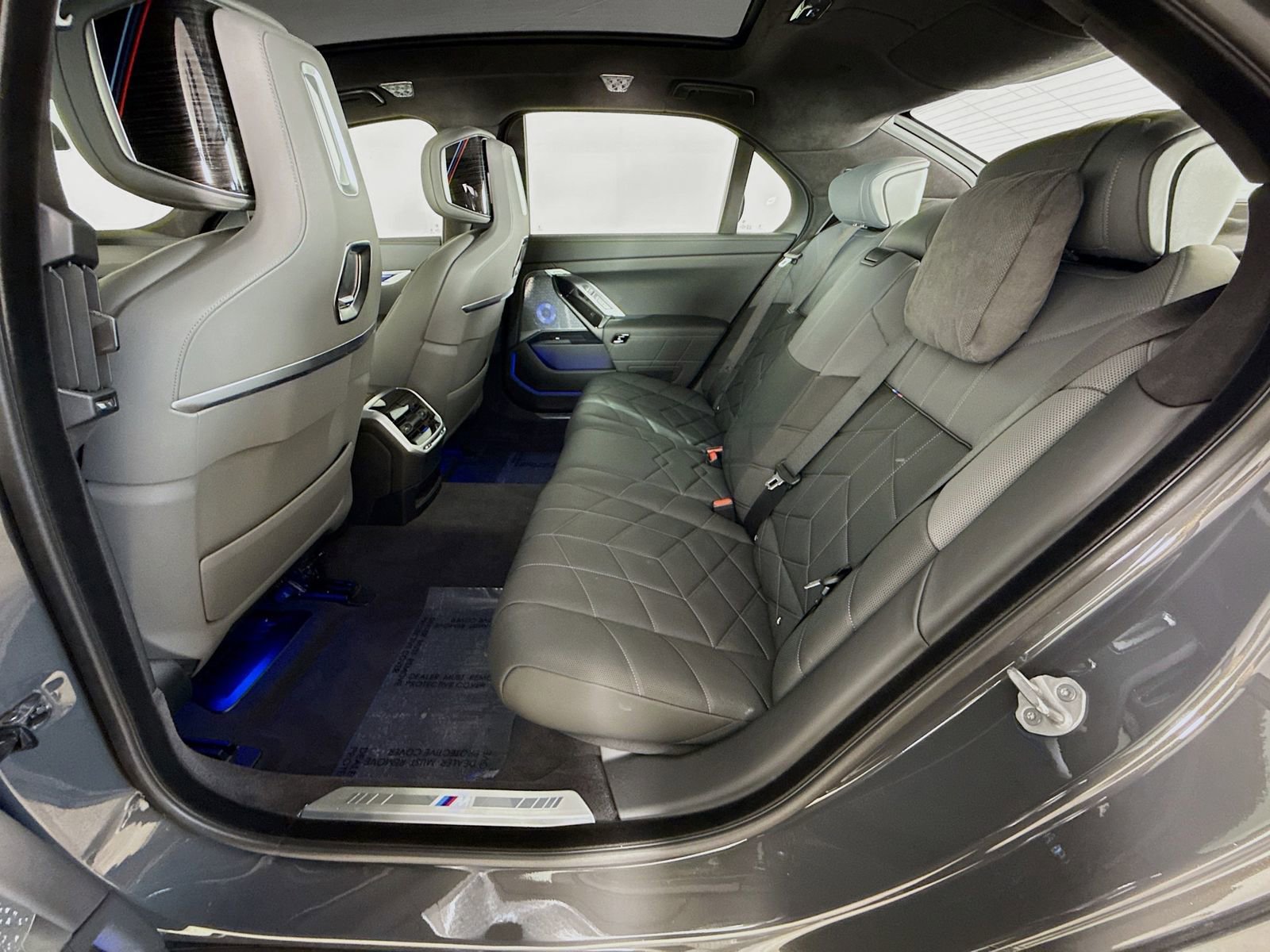 Used 2025 BMW 760i xDrive image 26