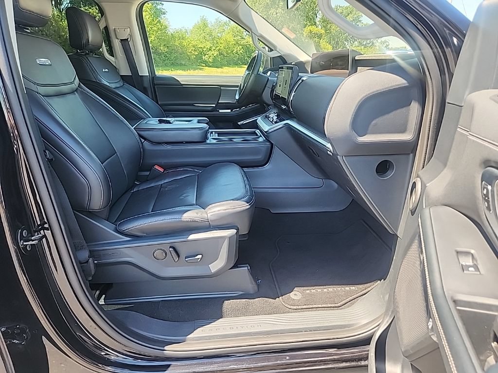 Used 2025 Ford Expedition Max Platinum AWD/4WD image 38