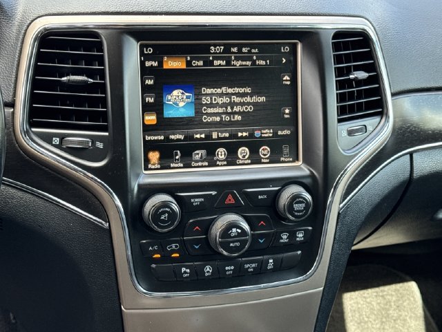 Used 2016 Jeep Grand Cherokee Limited w/ Trailer Tow Group IV AWD/4WD image 18