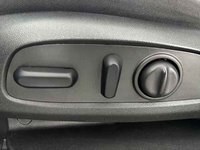 Used 2023 Chevrolet Equinox LT w/ Driver Convenience Package image 19